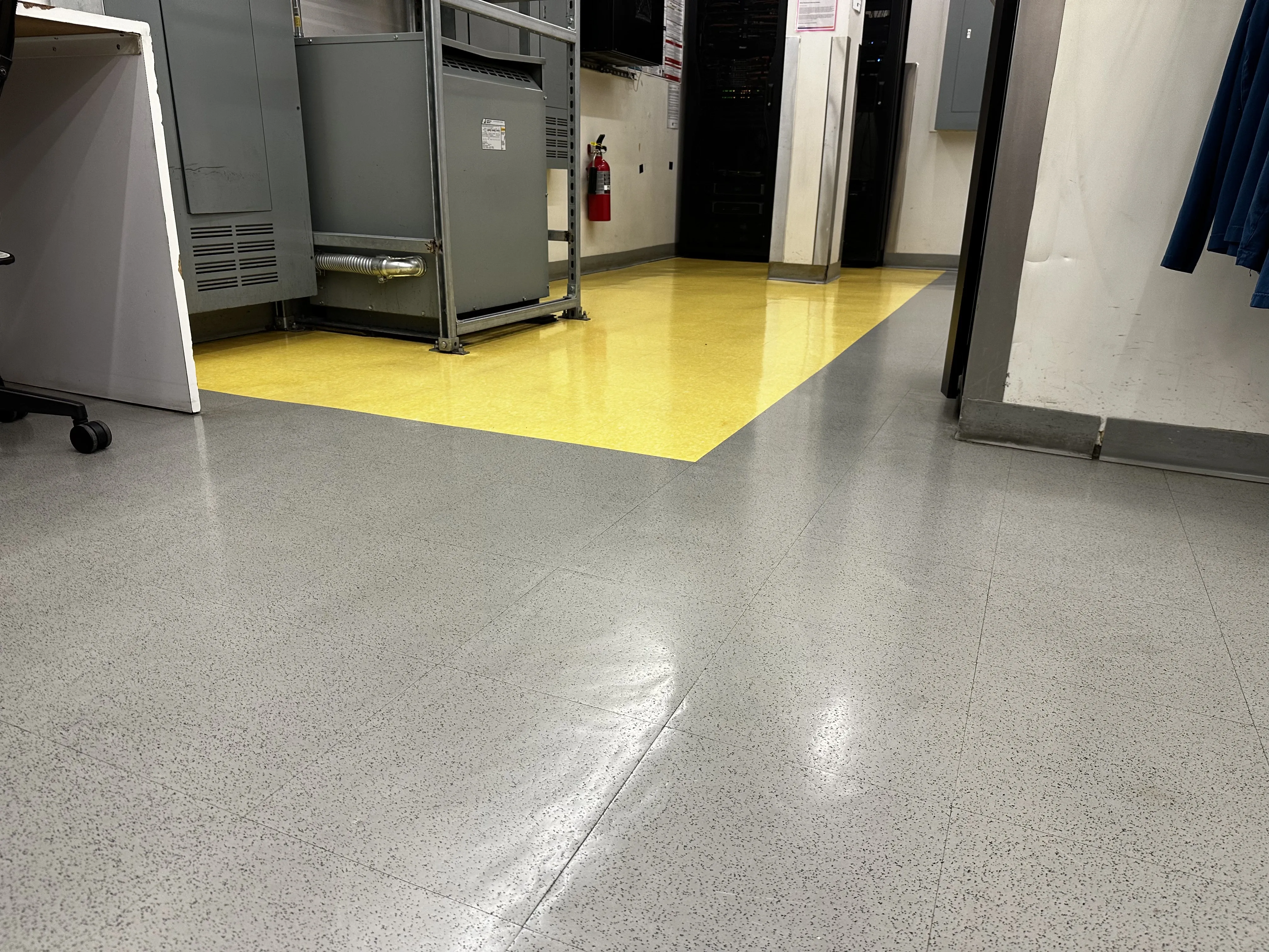 Apple store VCT floor with a clean, low-sheen commercial finish